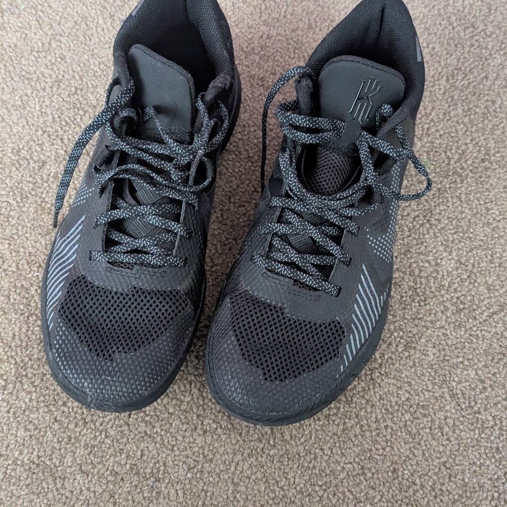 Nike Black Athletic Shoes for Performance